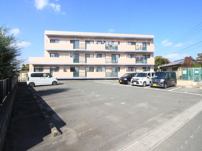 物件外観写真2　(駐車場)