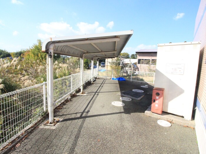 物件外観写真4　(駐輪場)