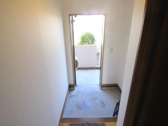 物件内観写真10　(玄関)
