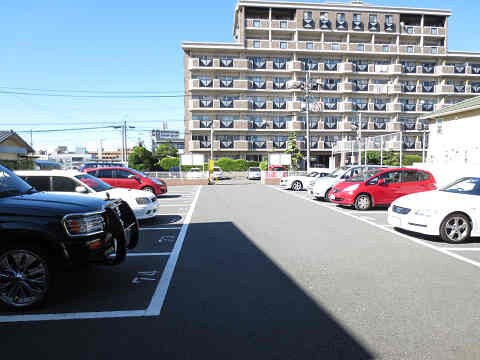 物件外観写真3　(駐車場)