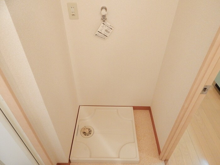 物件内観写真9　(洗濯機置場)