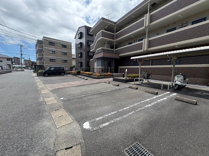 物件外観写真3　(駐車場)