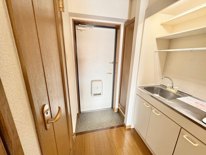 物件内観写真14　(玄関)