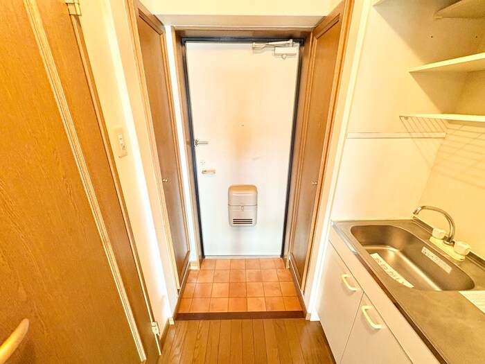 物件内観写真16　(玄関)