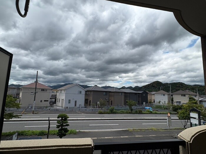 物件内観写真17　(室内からの展望)