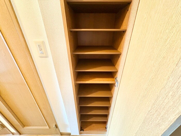 物件内観写真18　(靴箱)