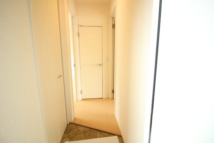 物件内観写真7　(玄関)