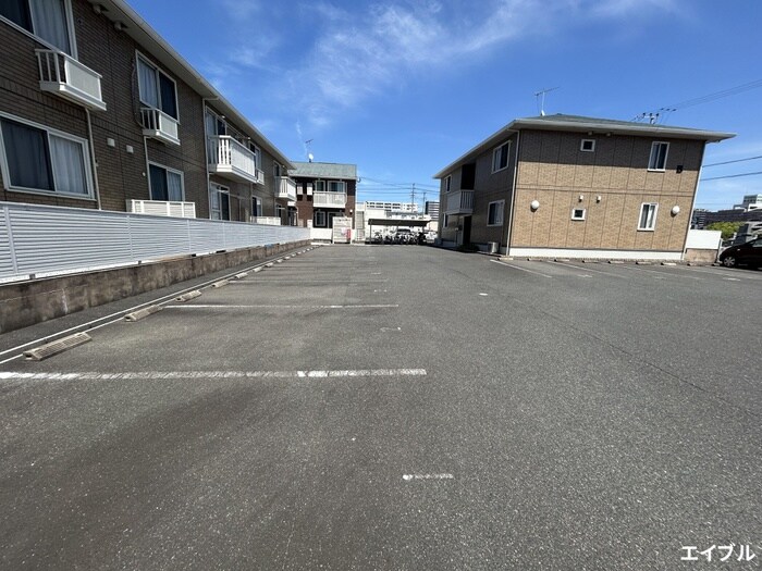 物件外観写真3　(駐車場)