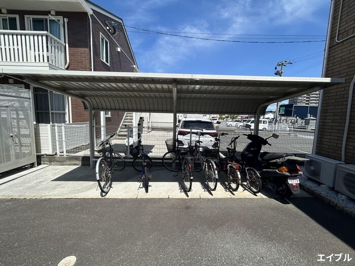 物件外観写真4　(駐輪場)