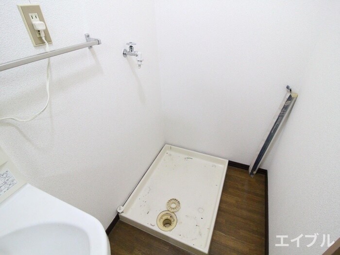 物件内観写真14　(洗濯機置場)