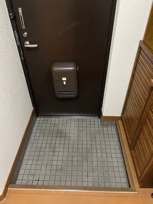 物件内観写真16　(玄関)