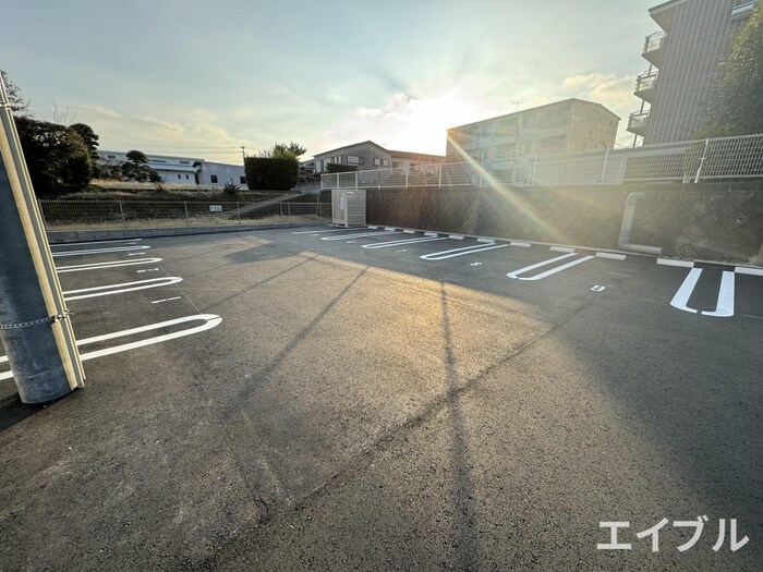 物件外観写真2　(駐車場)