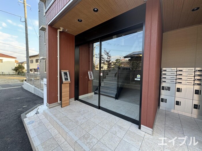 物件外観写真6　(エントランス部分)