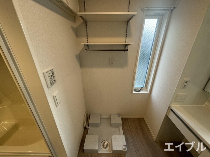 物件内観写真10　(洗濯機置場)