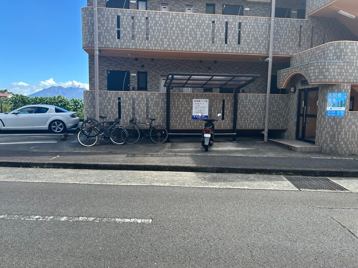 物件外観写真3　(駐輪場)