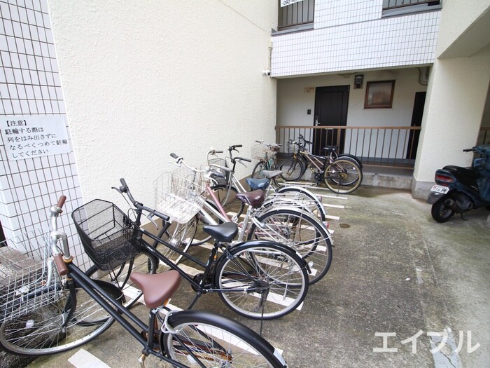 物件外観写真5　(駐輪場)