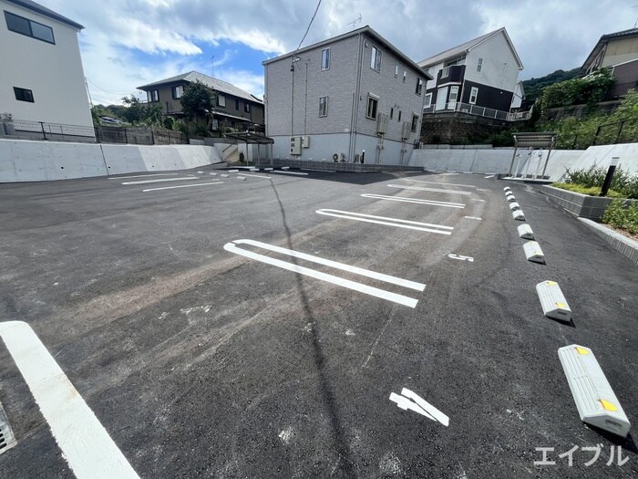 物件外観写真4　(駐車場)