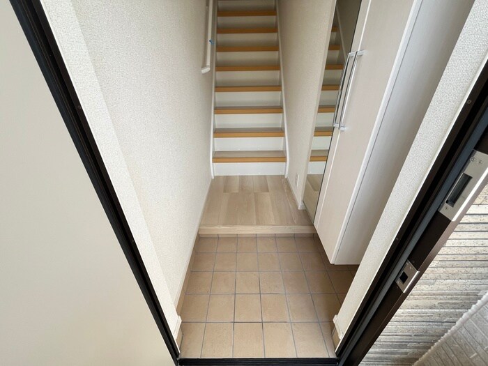 物件内観写真15　(玄関)