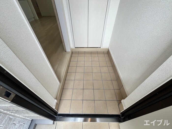 物件内観写真16　(玄関)
