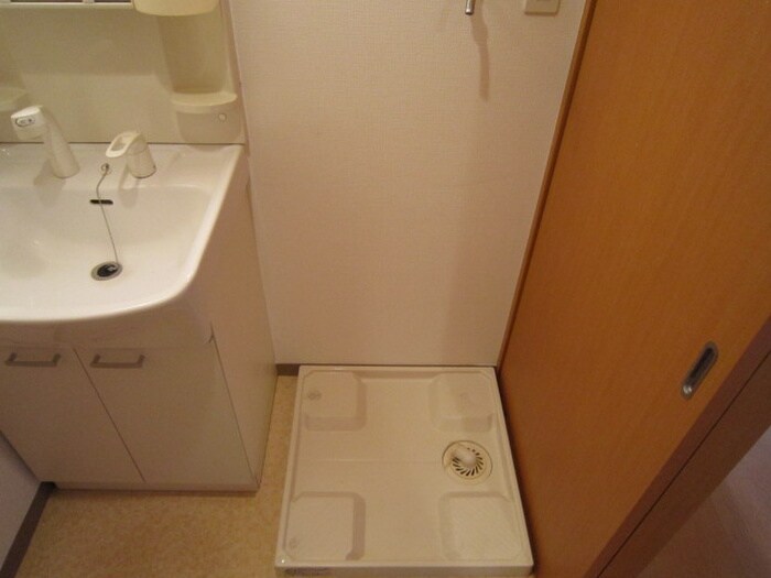 物件内観写真12　(洗濯機置場)