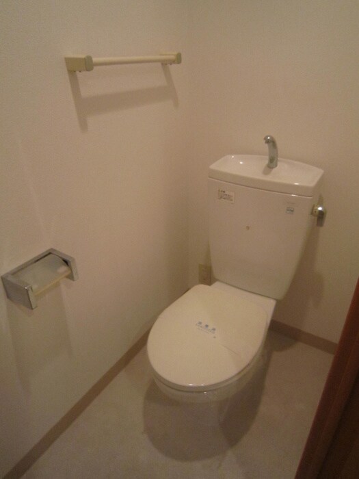 物件内観写真14　(トイレ)