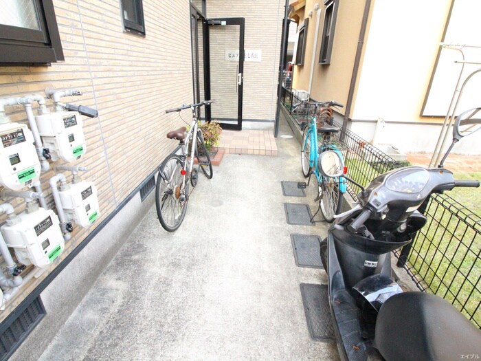 物件外観写真6　(駐輪場)
