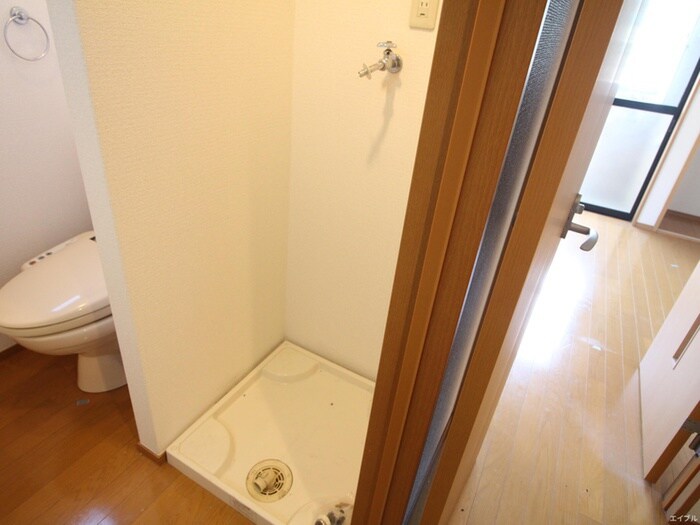 物件内観写真10　(洗濯機置場)