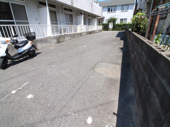 物件外観写真4　(駐車場)