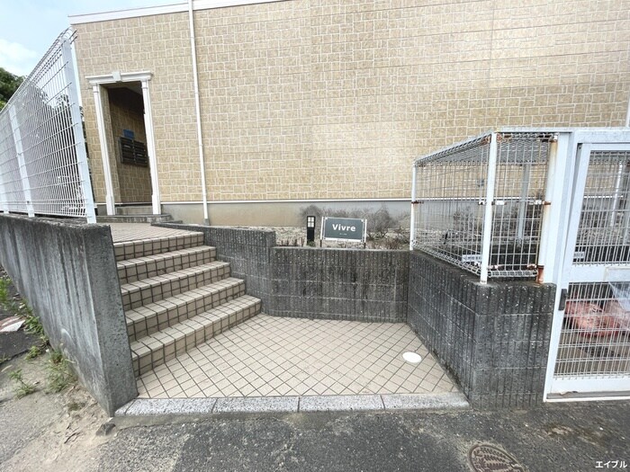 物件外観写真2　(エントランス部分)