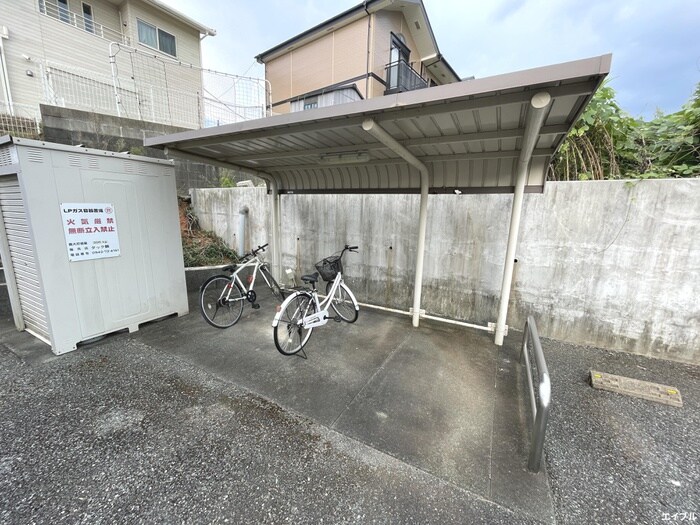 物件外観写真4　(駐輪場)