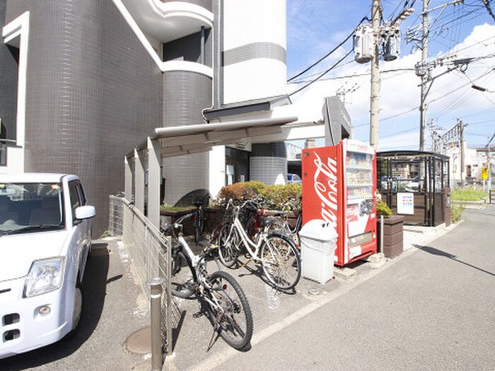 物件外観写真3　(駐輪場)