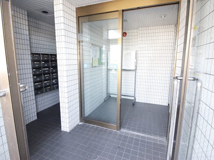 物件外観写真5　(エントランス部分)