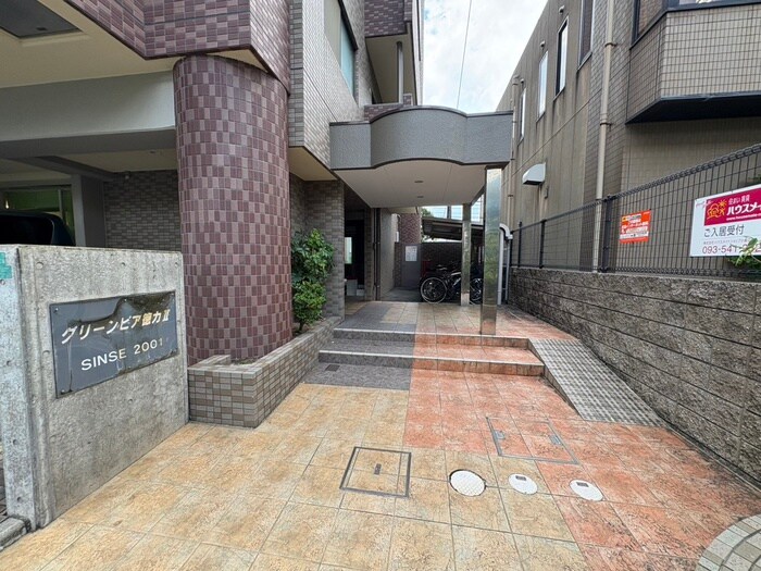 物件外観写真4　(エントランス部分)