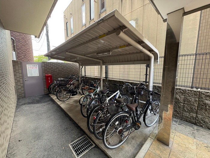 物件外観写真5　(駐輪場)