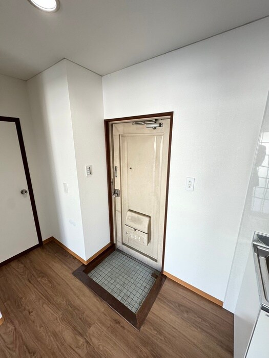 物件内観写真11　(玄関)