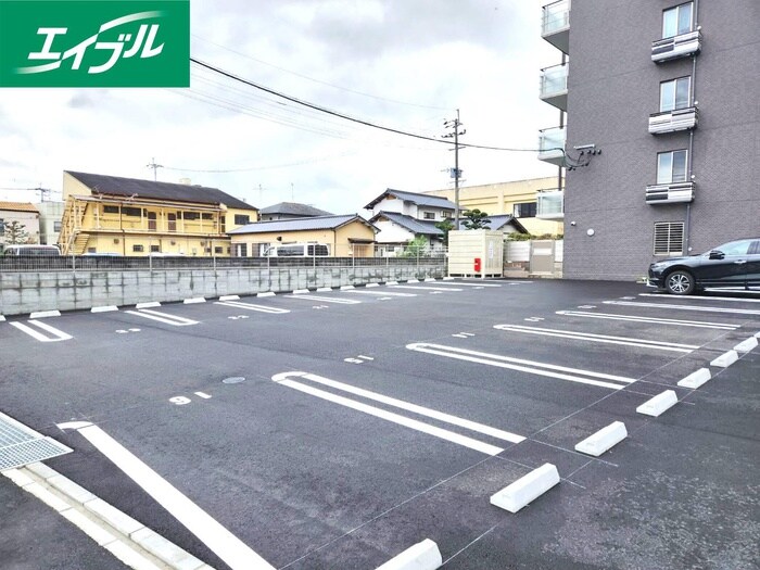 物件外観写真3　(駐車場)