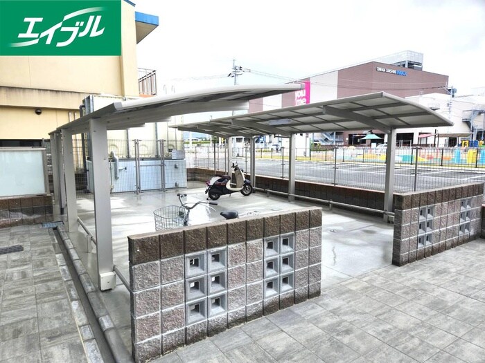 物件外観写真4　(駐輪場)