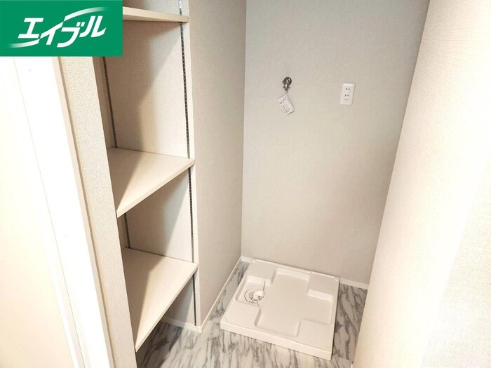 物件内観写真13　(洗濯機置場)