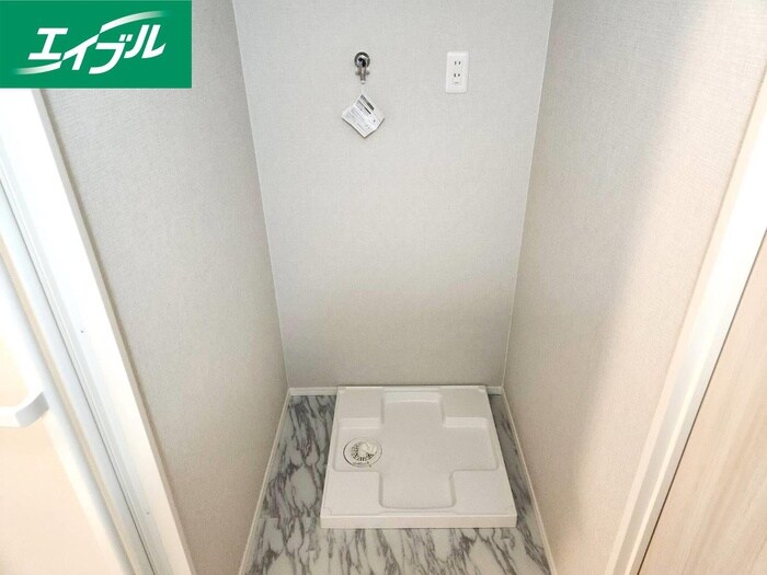 物件内観写真13　(洗濯機置場)