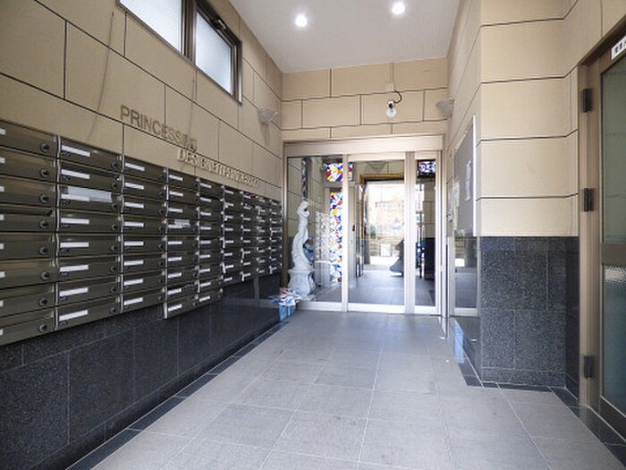 物件外観写真3　(エントランス部分)