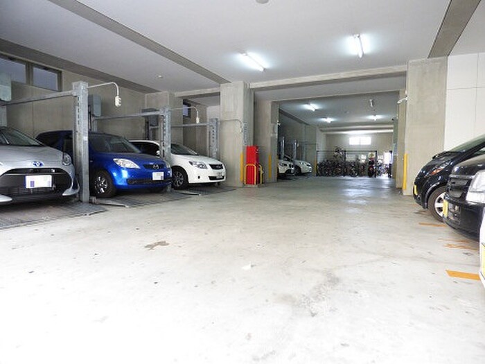 物件外観写真4　(駐車場)