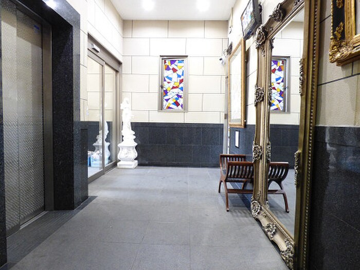 物件外観写真5　(エントランス部分)