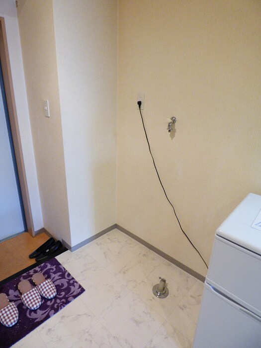 物件内観写真14　(洗濯機置場)