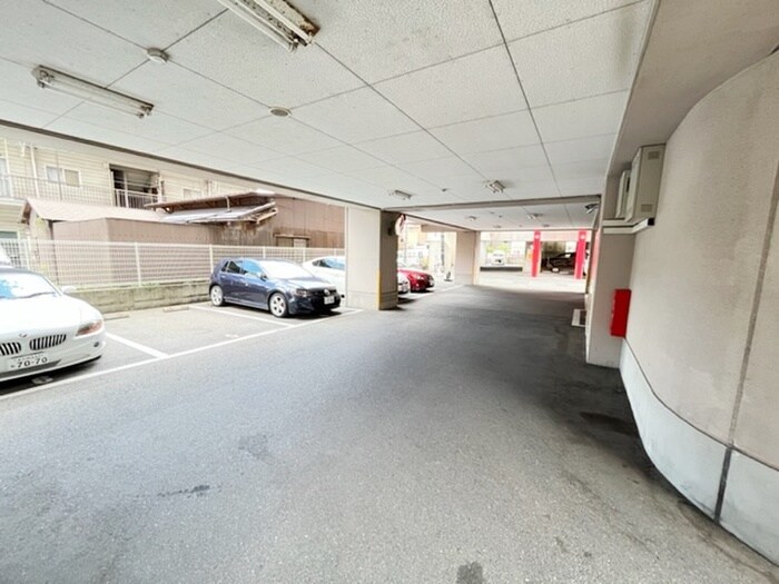 物件外観写真3　(駐車場)