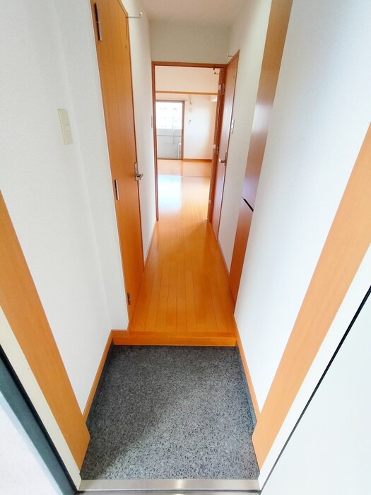 物件内観写真13　(玄関)