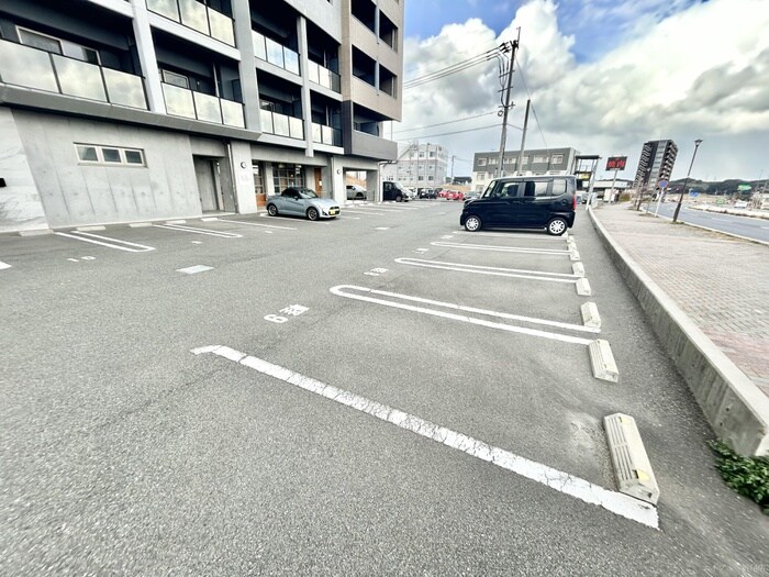 物件外観写真2　(駐車場)