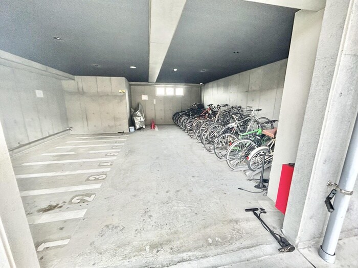 物件外観写真3　(駐輪場)