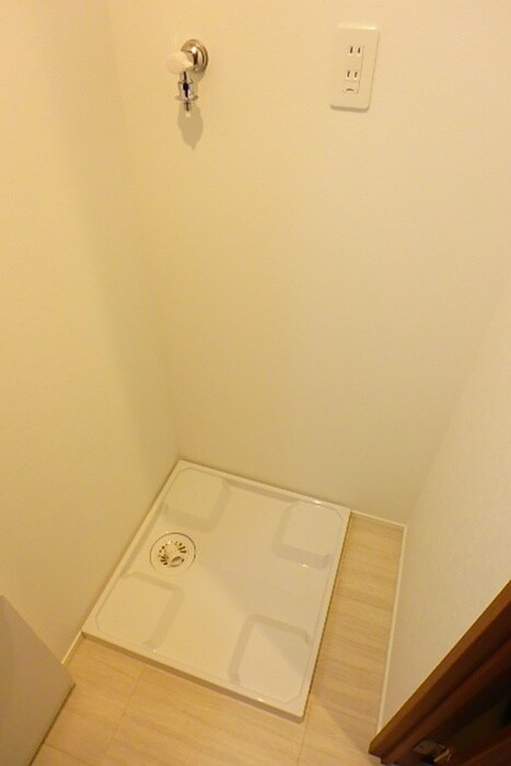 物件内観写真11　(洗濯機置場)