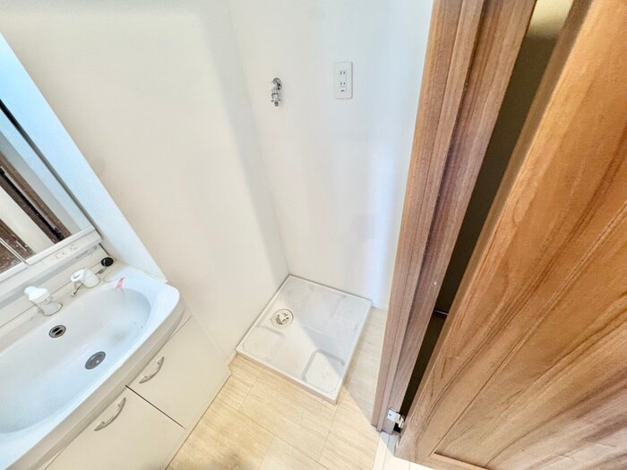 物件内観写真12　(洗濯機置場)