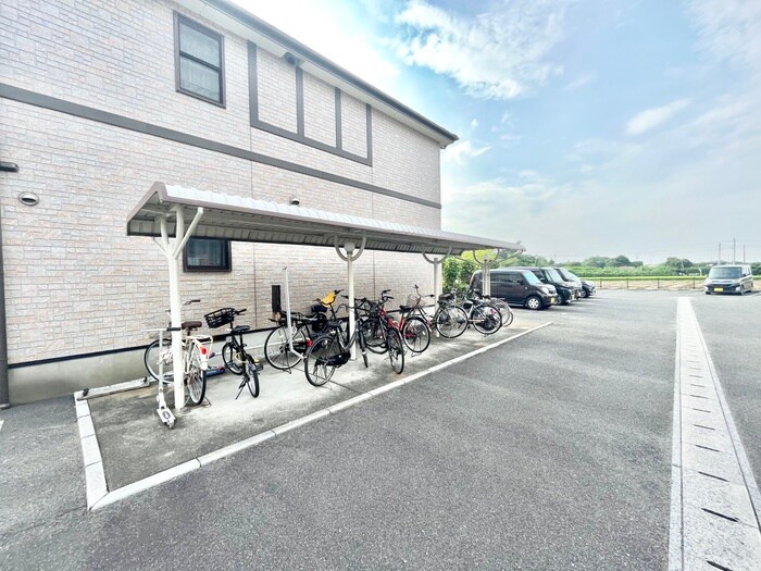 物件外観写真3　(駐輪場)